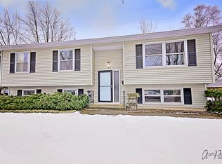 105 School St, Grayslake, IL 60030
