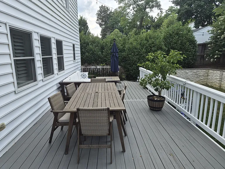 708 Genessee St — Photo 37