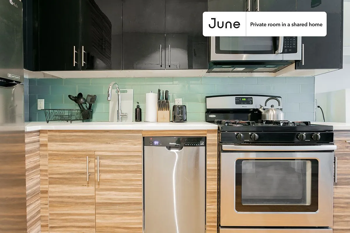 Full bedroom in 3 bed/1 bath home in Central Harlem #1091 A — Photo 3
