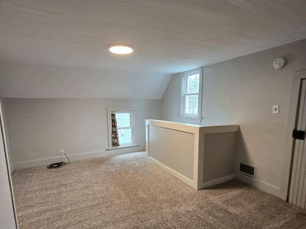 59 E McKinley Ave, Zeeland, MI 49464