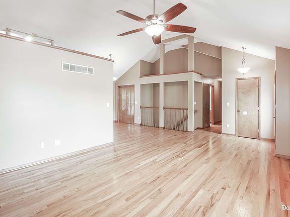 4th image of 625 Hawthorne Pl