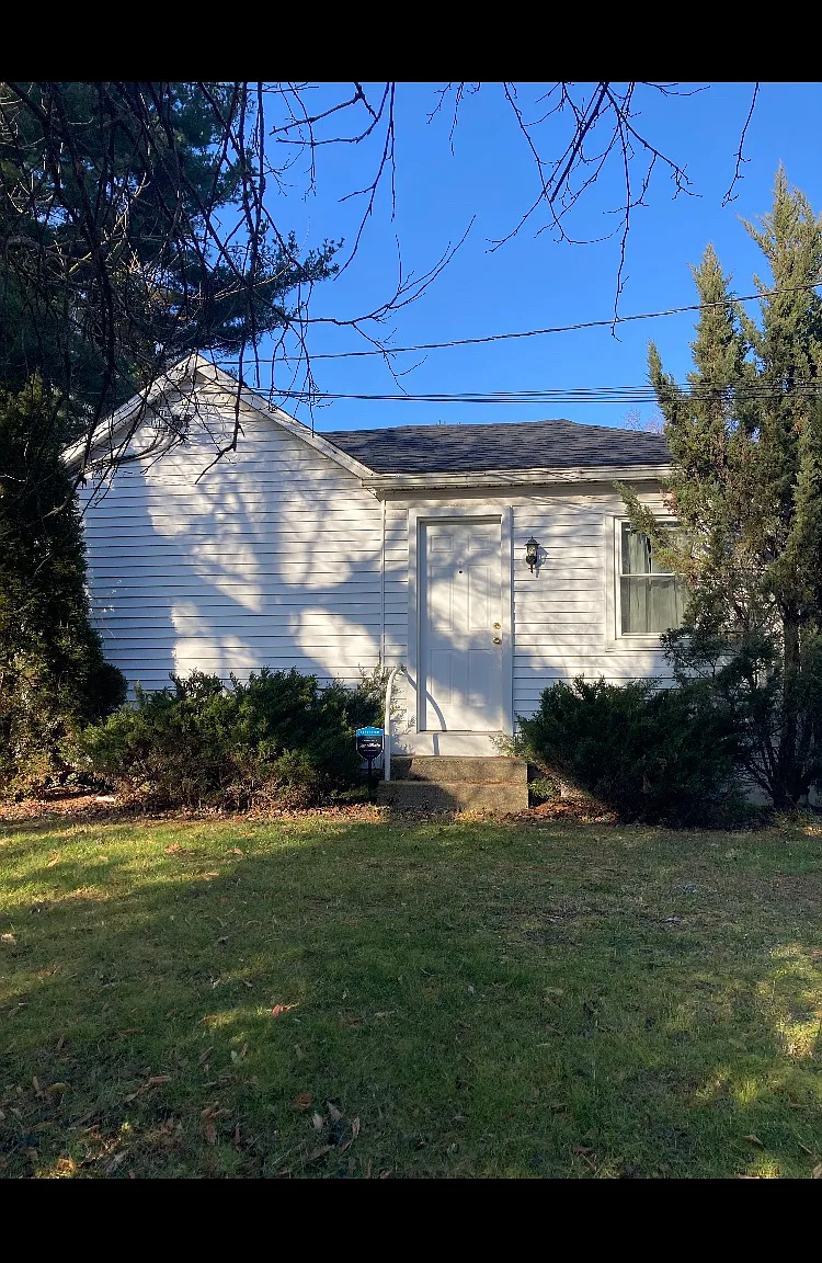 3 bed, 1000 sqft, $2,050 — Photo 1