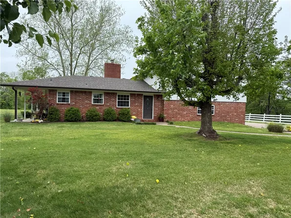 641 N East St, Rogers, AR 72756