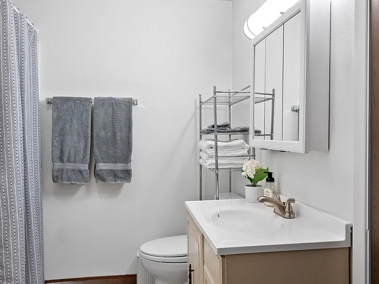 814 W Bleeker St #C1 — Photo 15