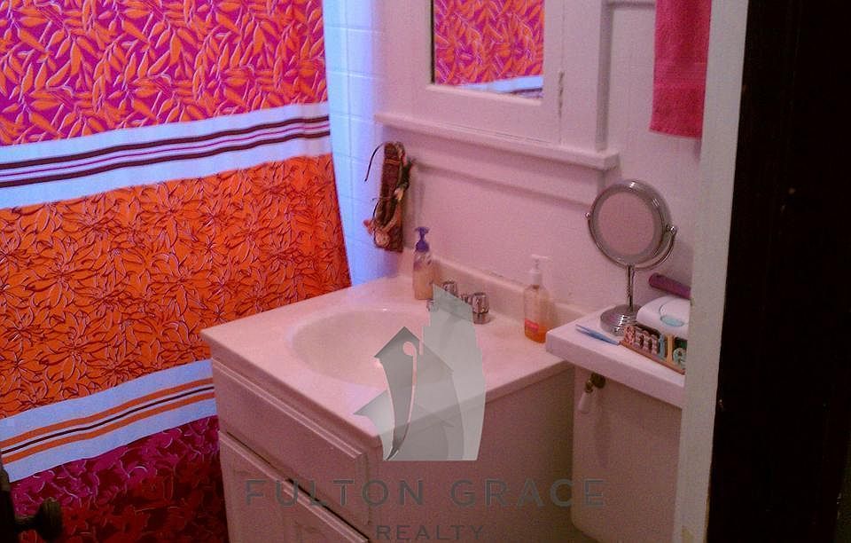 2nd image of 3839 N Greenview Ave APT 02W