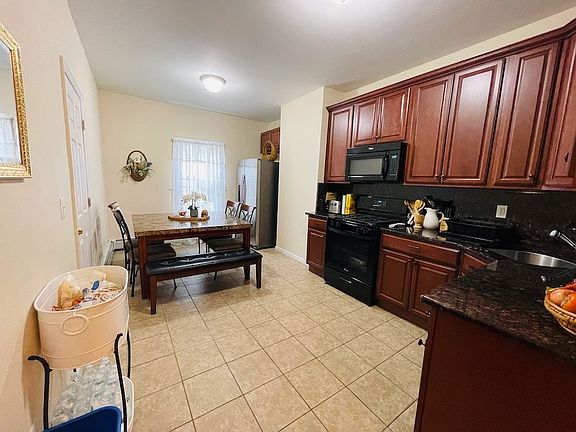 4th image of 130 Kensington Ave #1