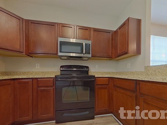 4th image of 323 Marshdeer Way