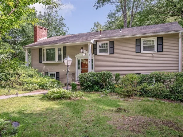 76 Maple St, Methuen, MA 01844