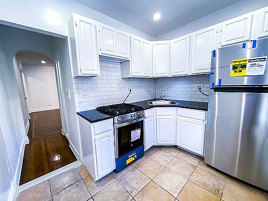 5th image of 3111 Crescent St APT C2