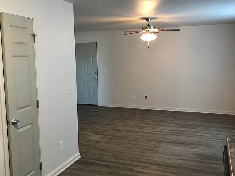 Parkside Manor Apartmens — Photo 24