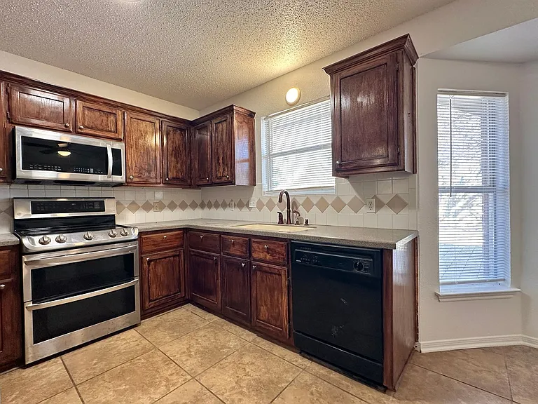 3004 Sundown Ln — Photo 11