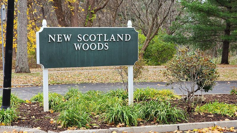 3rd image of 4 Woodside Drive