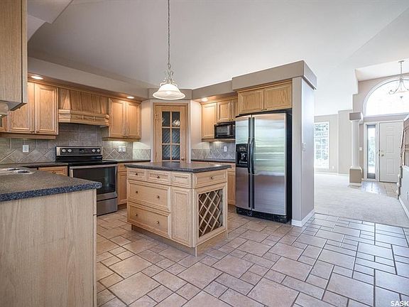 4th image of 226 Horlick CRESCENT