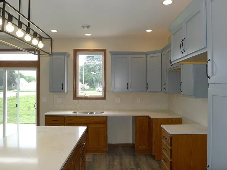 804 Parkside Ln — Photo 17