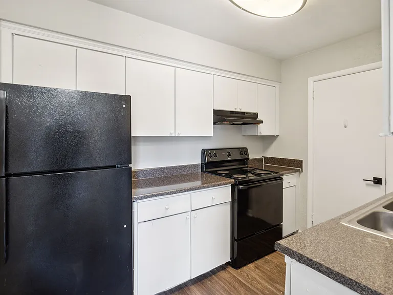 Falcon View Apartments — Photo 4