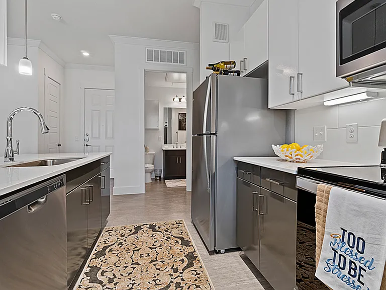 Luxe at Mercer Crossing — Photo 34