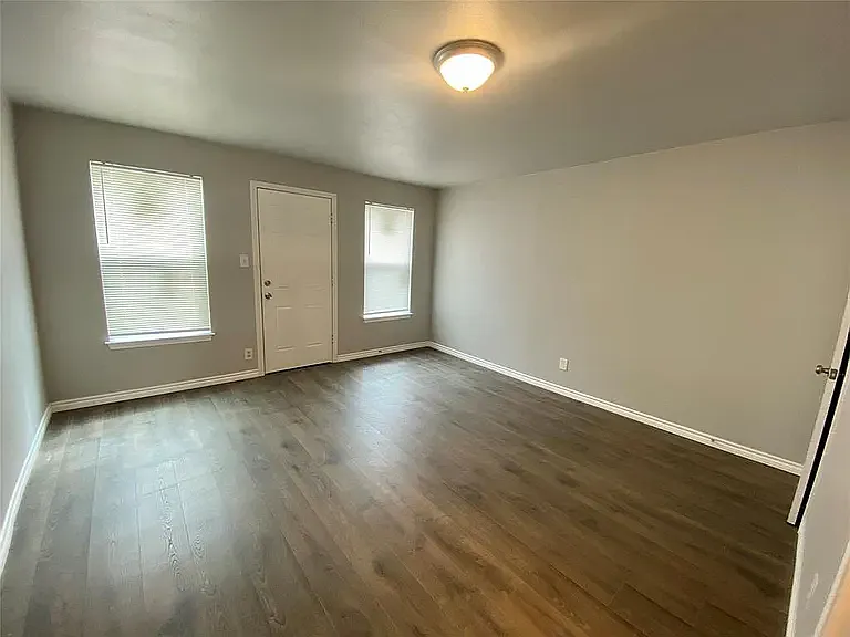 1040 E Richmond Ave — Photo 2
