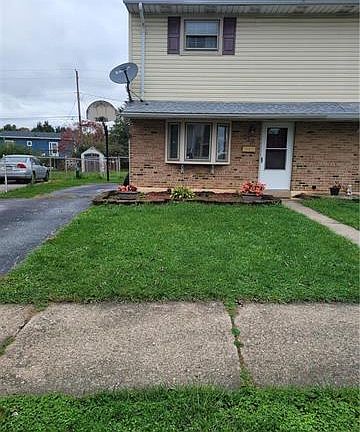 2nd image of 830 Poplar St