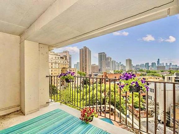 4th image of 1960 N Lincoln Park W APT 805
