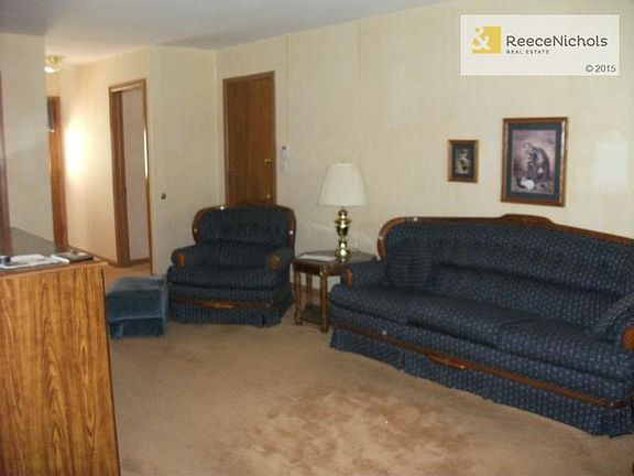 3rd image of 10617 Oak St