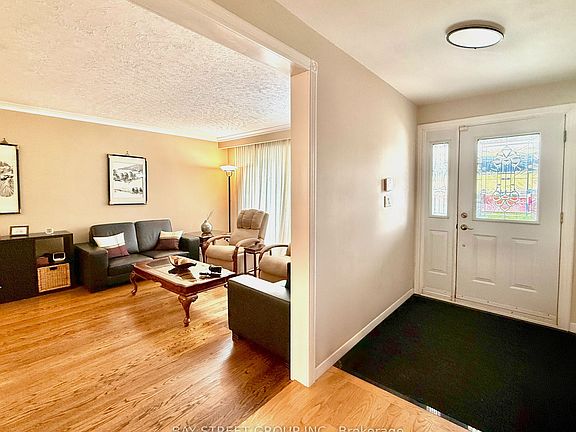 4th image of 43 Appian Dr