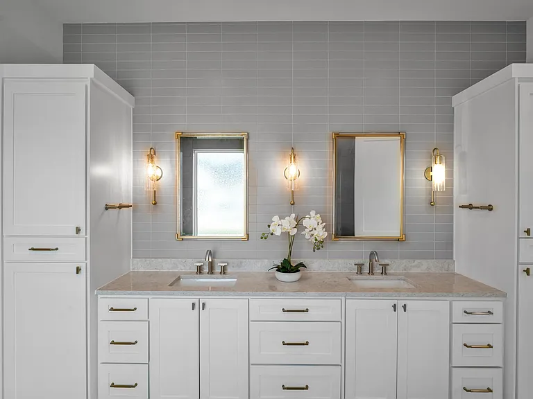 Dual sinks and designer lighting