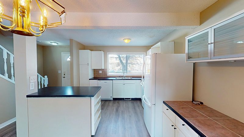 Calgary Townhouse for rent - 3 Bedrooms — photo 4