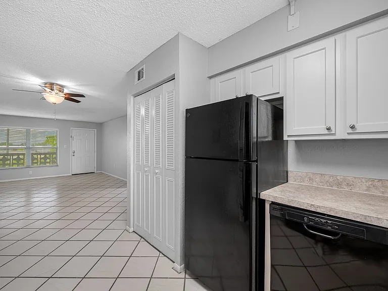 KC Flats Apartments — Photo 18