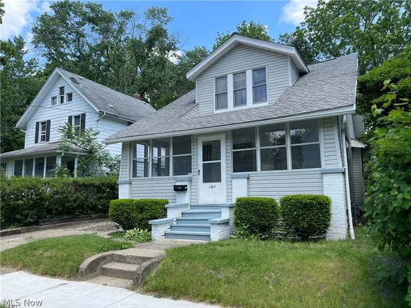 1367 Curtis St, Akron, OH 44301