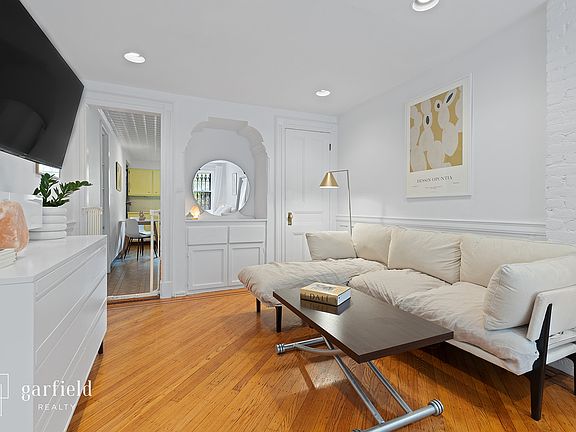 3rd image of 442A 8th St #1