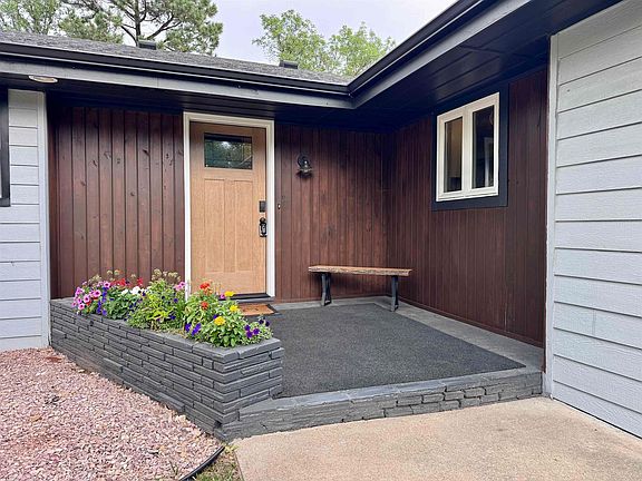 2nd image of 3814 Crocus Ln