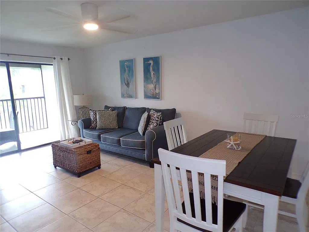 2 bed, 2.0 bath, 1049 sqft, $1,800 — Photo 3