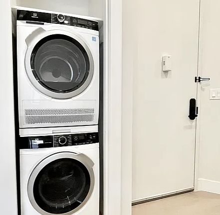 4th image of 106 E 7th St APT 3E