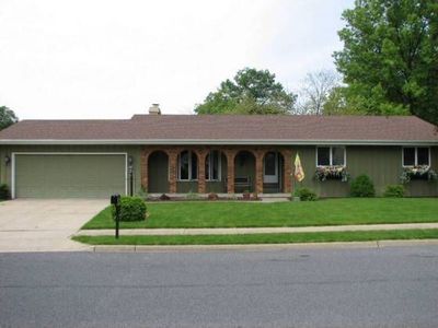2703 N Woodhaven Dr, Peoria, IL, 61604