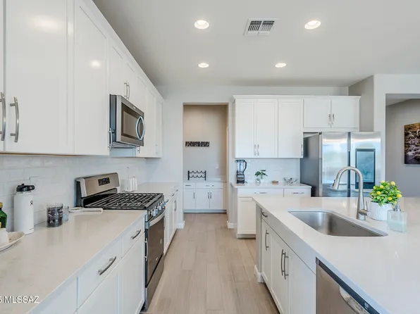 13926 E Red Oaks Dr, Vail, AZ 85641