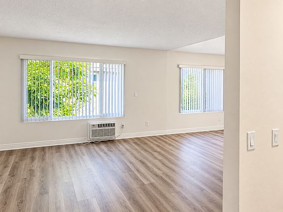 4th image of 1660 W Palm Ln APT 9
