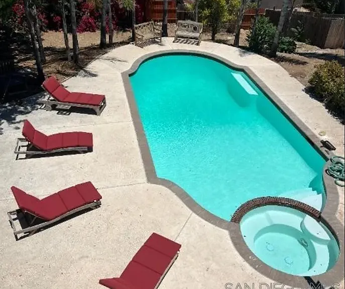 624 Schafer Pl — Photo 1