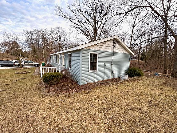 5th image of 362 W Division Rd