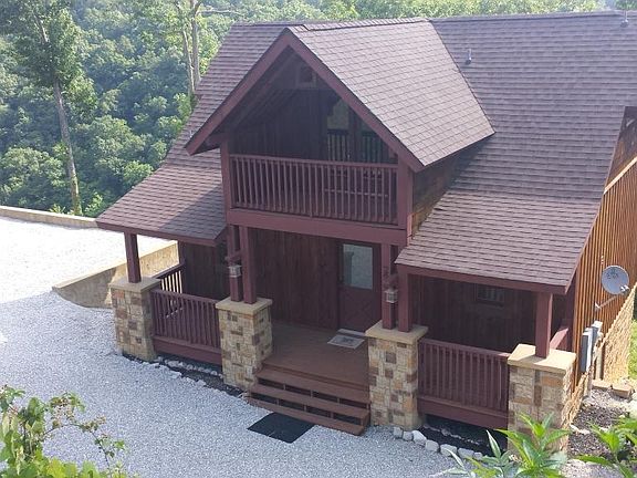 5th image of Foxwood Dr