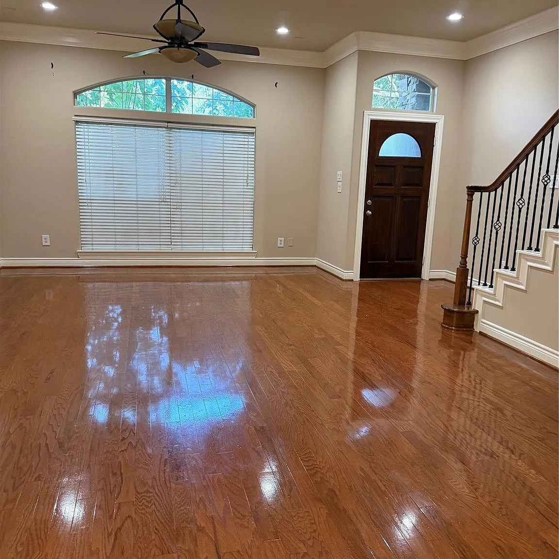 3 bed, 2.5 bath, 2328 sqft, $2,300 — Photo 4