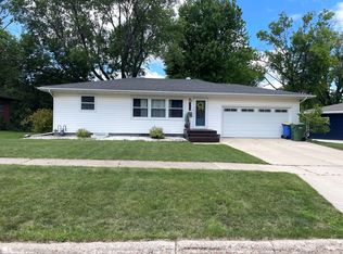 409 20th Ave, Brookings, SD 57006