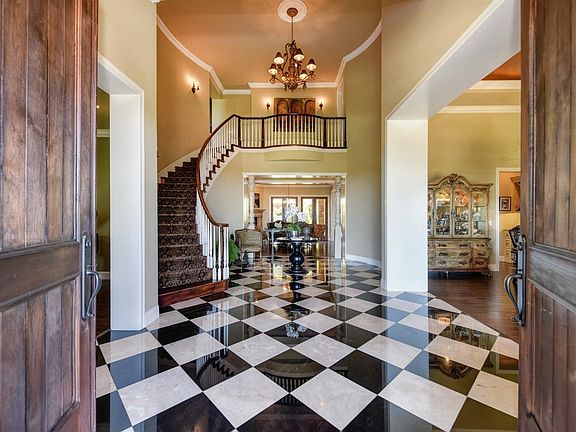 5th image of 768 Heritage Pl