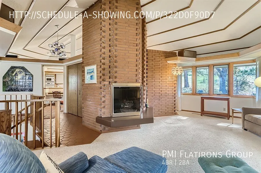 Landmark Mid Centruy Executive Rental — Photo 3