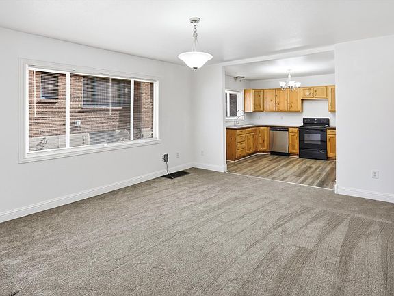 3rd image of 619 28th St