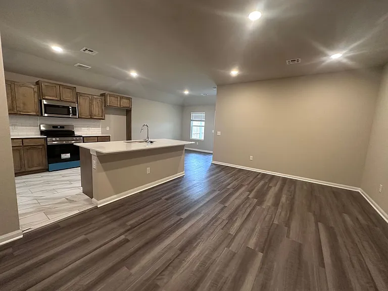 9001 Washita Creek Dr — Photo 3