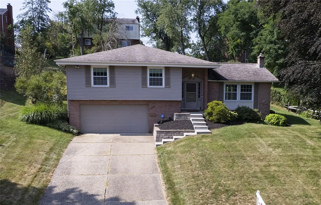 1248 Satellite Cir photo 1