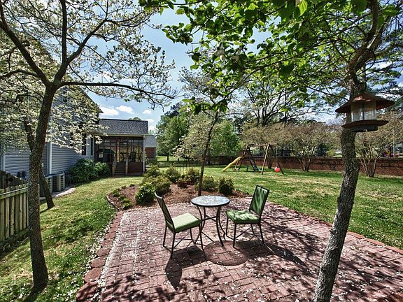 "Island" patio
