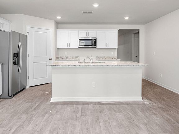5th image of 1116 Feros St