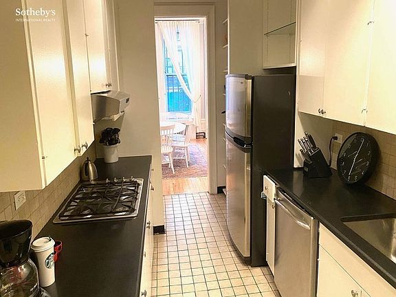 5th image of 20 W 88th St Uppr 1