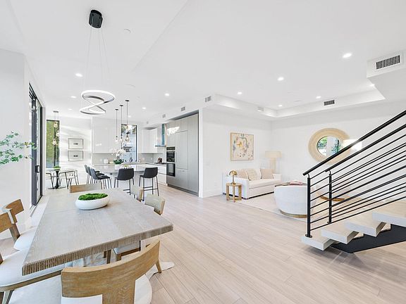 5th image of 201 SE 4th Avenue